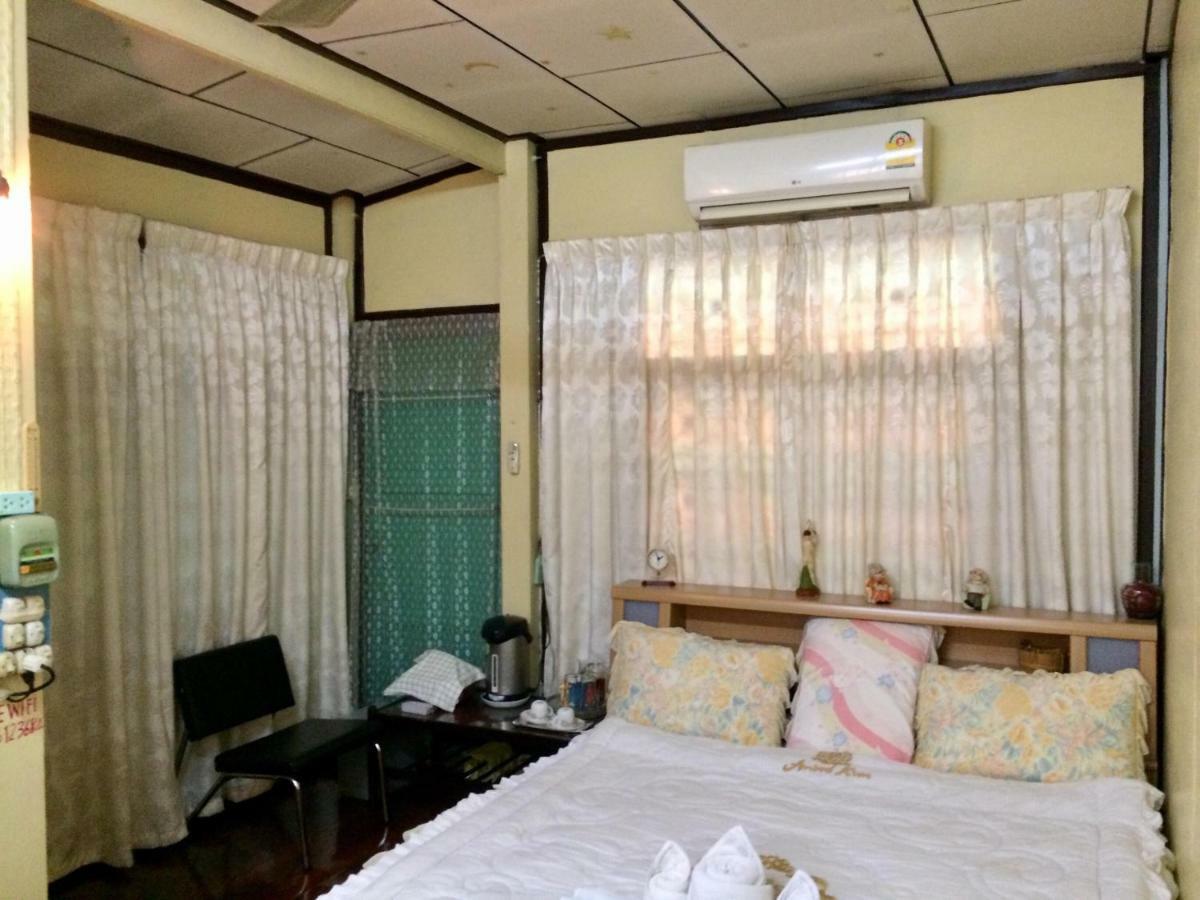 Pee Homestay Lopburi Ban Tha Krayang Exterior photo